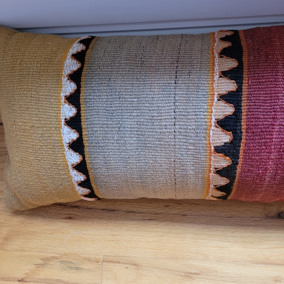 Turkish Kilim Pillow with insert - Picture 2 of 3